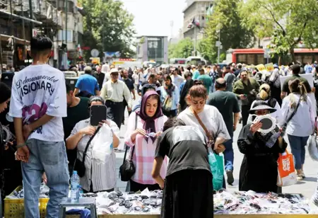 في ظلّ الحرب.. الإيرانيون بين انقطاع الإنترنت وغلاء الأسعار واليأس المتزايد