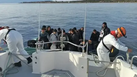 تركيا..القبض على 28 مهاجرًا غير شرعي قبالة سواحل تشاناكالي تركيا..القبض على 28 مهاجرًا غير شرعي قبالة سواحل تشاناكالي