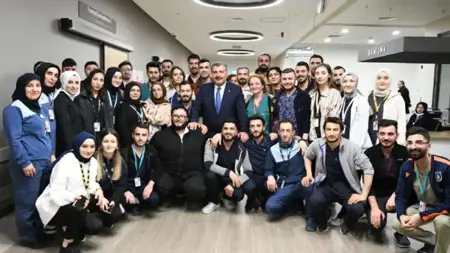 خلال عطلة العيد.. وزير الصحة التركي  يقوم بزيارة إحدى مستشفيات باشاك شهير باسطنبول خلال عطلة العيد.. وزير الصحة التركي  يقوم بزيارة إحدى مستشفيات باشاك شهير باسطنبول