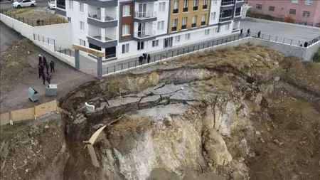 انهيار أرضي في أنقرة  انهيار أرضي في أنقرة