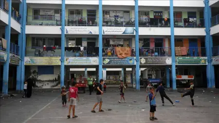 نزوح أكثر من 20 ألف فلسطيني إلى مدارس الأونروا  في غزة  نزوح أكثر من 20 ألف فلسطيني إلى مدارس الأونروا  في غزة