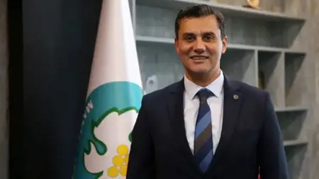 عاجل:وفاة رئيس بلدية مانيسا الكبرى