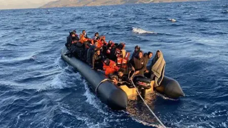 العثور على جثث 29 مهاجرا غير نظامي قبالة تونس العثور على جثث 29 مهاجرا غير نظامي قبالة تونس