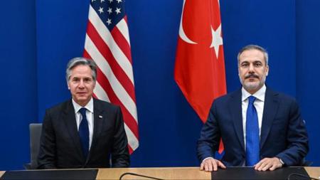 وزير الخارجية التركي يجري مكالمة هاتفية مع نظيره الأمريكي