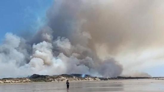 حريقان في شمال فرنسا يُجبران 1200 شخص على الإجلاء.. ووزيرة تحذّر من كلفة 15 ملياراً
