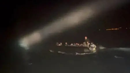 القبض على 38 مهاجرًا غير شرعي قبالة سواحل تشاناكالي القبض على 38 مهاجرًا غير شرعي قبالة سواحل تشاناكالي