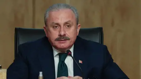 رئيس البرلمان التركي يهنئ أردوغان لتجدد ولايته رئيس البرلمان التركي يهنئ أردوغان لتجدد ولايته