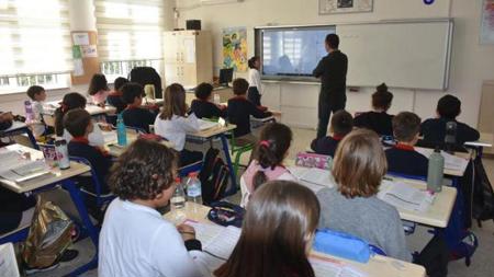 وزارة التعليم التركية تضيف مادة "اللباقة وقواعد الآداب العامة" إلى المناهج الدراسية