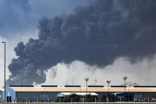 إيران تستهدف السفارة الأمريكية في الرياض