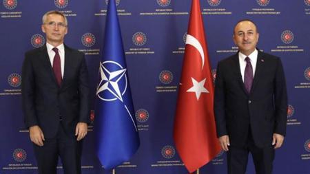 وزير الخارجية التركي يتباحث هاتفياً مع أمين عام الناتو