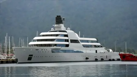 لفت أنظار السياح .. يخت الملياردير الروسي ابراموفيتش يرسو في موغلا التركية لفت أنظار السياح .. يخت الملياردير الروسي ابراموفيتش يرسو في موغلا التركية