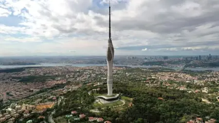 كم بلغ عدد زوار برج تشامليجا أعلى نقطة في إسطنبول؟