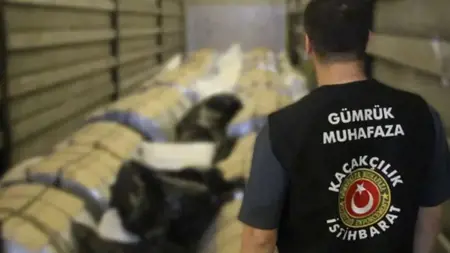 مفاجأة مدوية.. تركيا تضبط بضائع مهربة بقيمة خيالية في 15 يومًا فقط! مفاجأة مدوية.. تركيا تضبط بضائع مهربة بقيمة خيالية في 15 يومًا فقط!