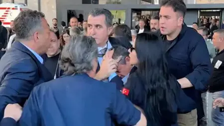 عاجل:هجوم على زعيم المعارضة التركية في إسطنبول عاجل:هجوم على زعيم المعارضة التركية في إسطنبول