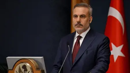 وزير الخارجية التركي فيدان يتباحث هاتفياً مع نظيرَيه المصري والسعودي بشأن سوريا وغزة وهرمز