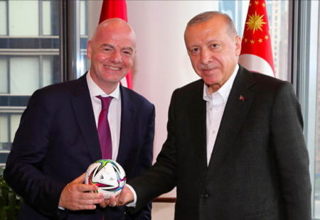 بعد تسديده كرة رأسية.. تعرف على قصة حياة أردوغان قبل السياسة وعلاقته بكرة القدم