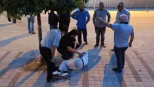 طبيبٌ يقفز من فوق سورٍ لإنقاذ سائق درّاجةٍ ناريّة مصابٍ بحادثٍ في إينه‌گول ببورصة