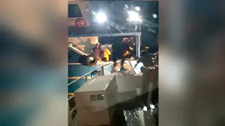 إنقاذ شخصين قبالة سواحل إسطنبول بعد تعرض قاربهم للانجراف إنقاذ شخصين قبالة سواحل إسطنبول بعد تعرض قاربهم للانجراف