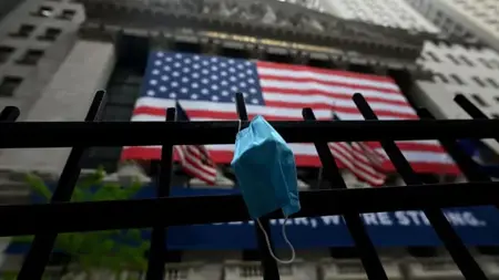 في تطور جديد.. أمريكا تعلن موعد انتهاء إلزامية التطعيم ضد كورونا للوافدين  في تطور جديد.. أمريكا تعلن موعد انتهاء إلزامية التطعيم ضد كورونا للوافدين