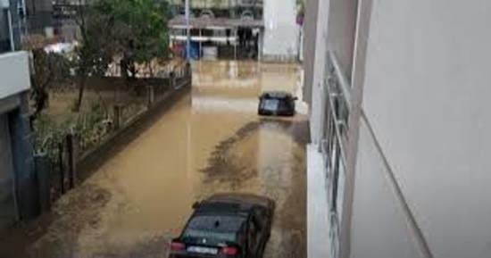 سيول أزمير تعطل الطرق