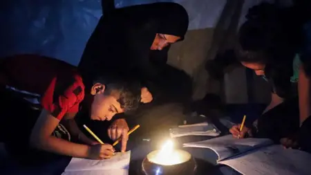 ثلاث سنوات في العتمة.. مليونا فلسطيني في غزة بلا كهرباء