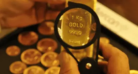 الذهب يشهد أسوأ فترة له منذ ستة أشهر