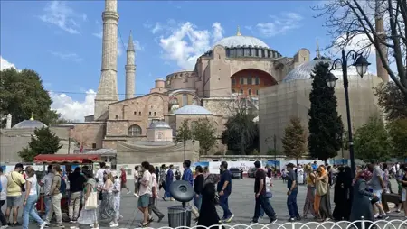 تعرف على المسجد الجاذب للزوار بإسطنبول تعرف على المسجد الجاذب للزوار بإسطنبول