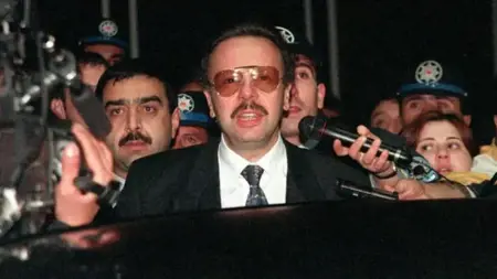 فتح قبر وزير النقل التركي الأسبق عارف أحمد دنيزأولغون للتحقيق في وفاته