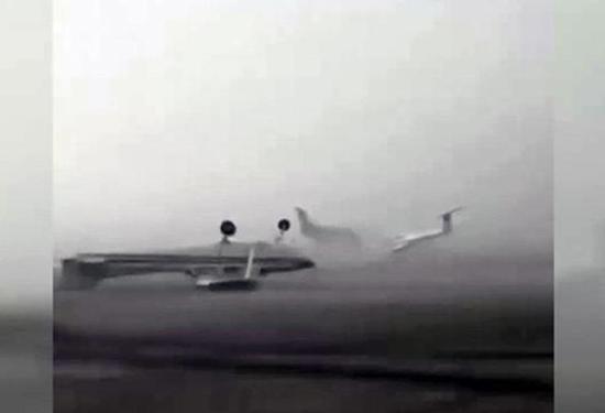 عاصفةٌ قوية تقلب طائرةً في مطارٍ إيطاليّ وسط موجة طقسٍ متطرّف تضرب أوروبا