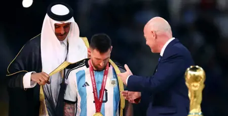 في صفقة استثنائية وضخمة.. أنباء عن توقيع ميسي عقود انتقاله إلى أحد أندية الدوري السعودي في صفقة استثنائية وضخمة.. أنباء عن توقيع ميسي عقود انتقاله إلى أحد أندية الدوري السعودي