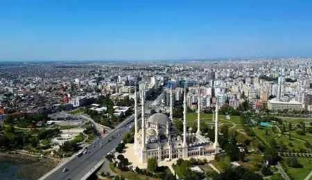 أضنة تضيف أحياء جديدة إلى المناطق المغلقة للأجانب