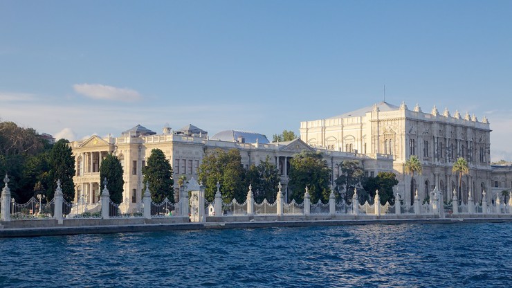 الوصف: http://www.turkpress.co/sites/default/files/dolmabahce-palace-40886.jpg