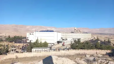 ناجٍ من سجن صيدنايا لسي إن إن تورك: «كان أشبه بمعسكرات النازية.. جنود الأسد كانوا يقتلون الناس للتسلية»