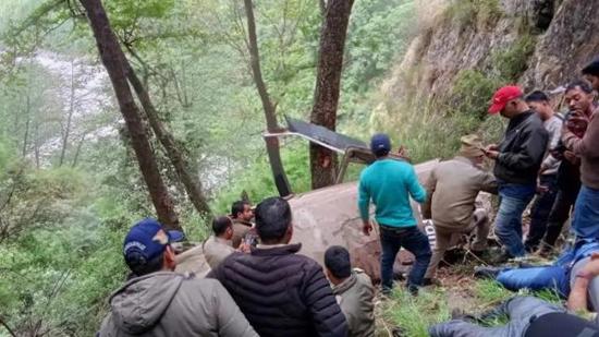 تحطم مروحية في الهند يسفر عن مقتل 5 أشخاص