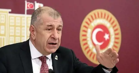 أوميت أوزداغ يوجه اتهامات لبعض السوريين بسرقة هواتف الموظفين في المناطق المنكوبة أوميت أوزداغ يوجه اتهامات لبعض السوريين بسرقة هواتف الموظفين في المناطق المنكوبة