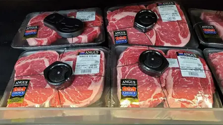 بسبب انتشار السرقة.. متاجر إنجلترا تحاول حماية منتجاتها بأجهزة الإنذار بسبب انتشار السرقة.. متاجر إنجلترا تحاول حماية منتجاتها بأجهزة الإنذار