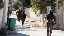 قوّات الاحتلال الإسرائيليّ تقتحم حفل تخرّج جامعيّ قرب المسجد الأقصى وتعتقل 4 فلسطينيين