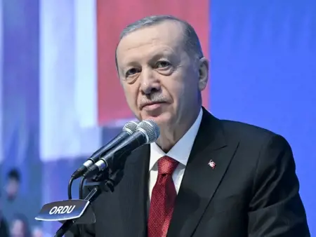 أردوغان يجرى اتصالًا هاتفيًا مع ميلوني لبحث رفع العقوبات عن سوريا أردوغان يجرى اتصالًا هاتفيًا مع ميلوني لبحث رفع العقوبات عن سوريا