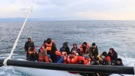 إنقاذ 28 مهاجرًا غير نظامي دفعتهم عناصر يونانية إلى المياه الإقليمية التركية إنقاذ 28 مهاجرًا غير نظامي دفعتهم عناصر يونانية إلى المياه الإقليمية التركية