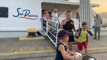 بسبب الحرائق المستمرة.. إجلاء 95 سائحًا من رودس اليونانية إلى ميناء تركي بسبب الحرائق المستمرة.. إجلاء 95 سائحًا من رودس اليونانية إلى ميناء تركي