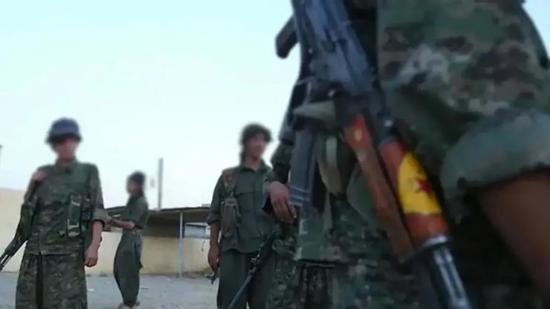 تنظيم "قوات حماية الشعب" الانفصالي يعلن حلّ نفسه في دمشق