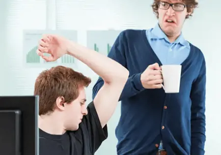 دراسة غريبة ..شم رائحة عرق الآخرين يعالج القلق الاجتماعي دراسة غريبة ..شم رائحة عرق الآخرين يعالج القلق الاجتماعي