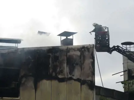 حريق هائل في ورشة عمل بمنطقة الصناعية في إسطنبول حريق هائل في ورشة عمل بمنطقة الصناعية في إسطنبول