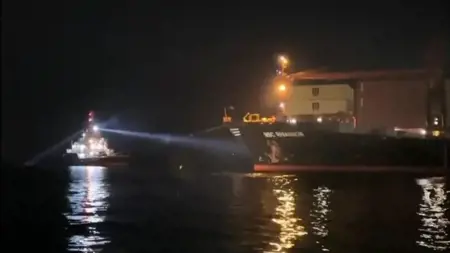 إنقاذ سفينة شحن جنحت قبالة إسطنبول إنقاذ سفينة شحن جنحت قبالة إسطنبول