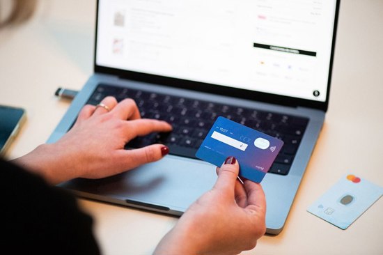 تركيا توسّع الرقابة الضريبية على المبيعات عبر الإنترنت
