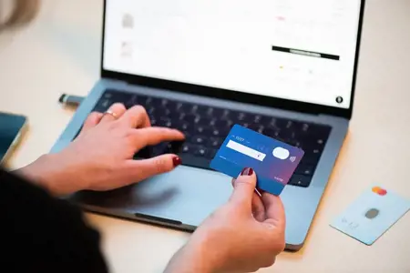 تركيا توسّع الرقابة الضريبية على المبيعات عبر الإنترنت