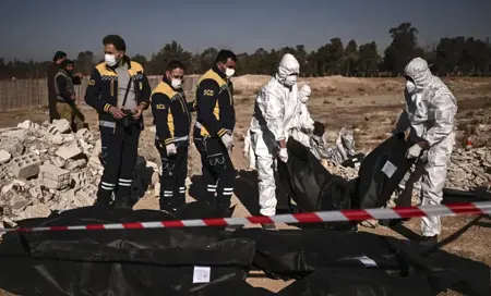 ثلاث مقابر جماعية في حمص: الدفاع المدني يكشف عن جثث ضحايا جدد ثلاث مقابر جماعية في حمص: الدفاع المدني يكشف عن جثث ضحايا جدد