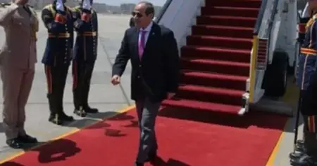 السيسي يعود إلى مصر بعد أداء فريضة الحج السيسي يعود إلى مصر بعد أداء فريضة الحج