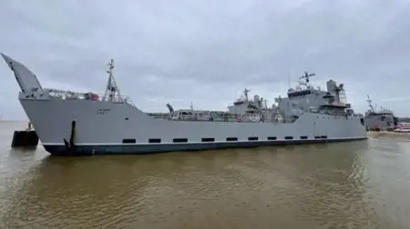 سفينة أمريكية قبالة سواحل وسط غزة  سفينة أمريكية قبالة سواحل وسط غزة