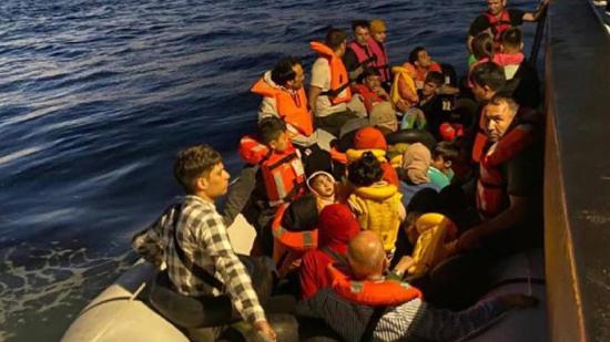  القبض على 71 مهاجرًا غير شرعي قبالة سواحل إزمير